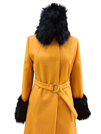 Fekete kézelő és gallér