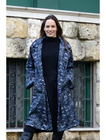 3D hatású mintás bő kabát - fekete