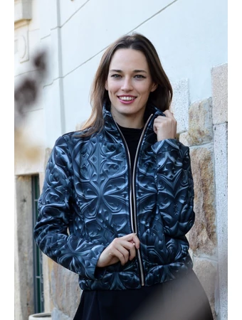 3D hatású mintás dzseki - fekete