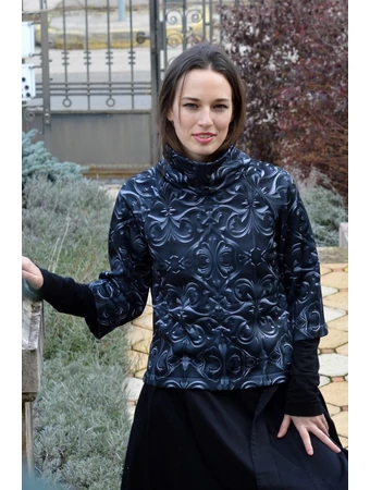 3D hatású magasnyakú, rövid pulcsi