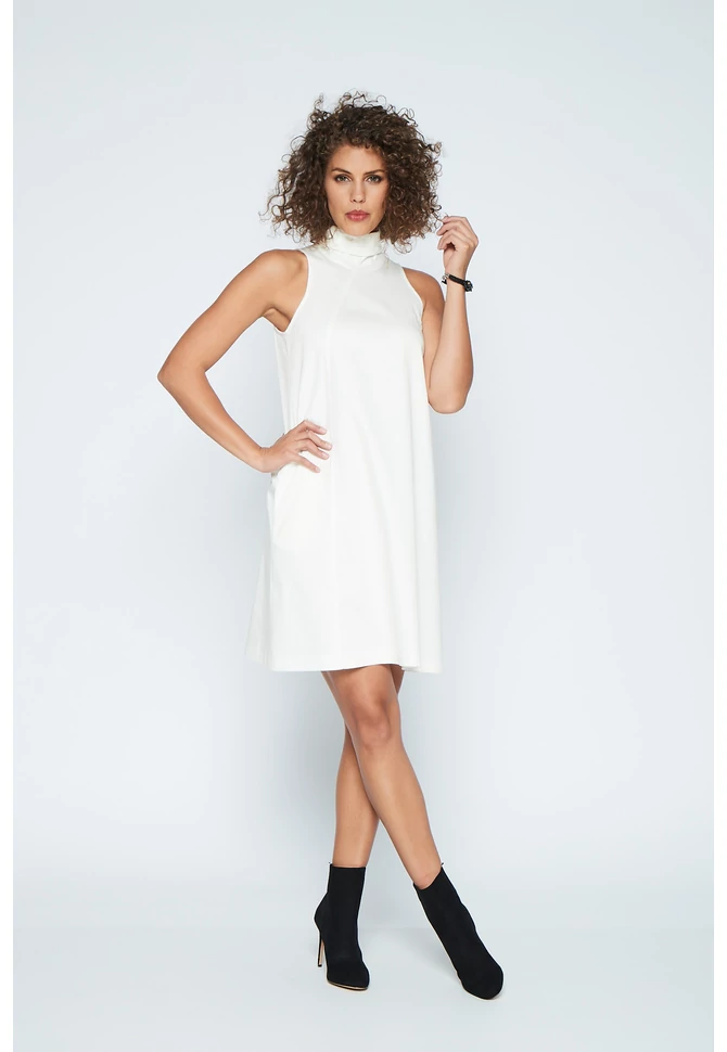 Magasnyakú, nyakban megkötős ruha – ekrü Magasnyakú, nyakban megkötős ruha – ekrü