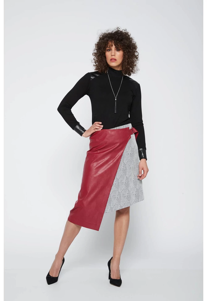Sötétpiros műbőr elejű szoknya Sötétpiros műbőr elejű szoknya